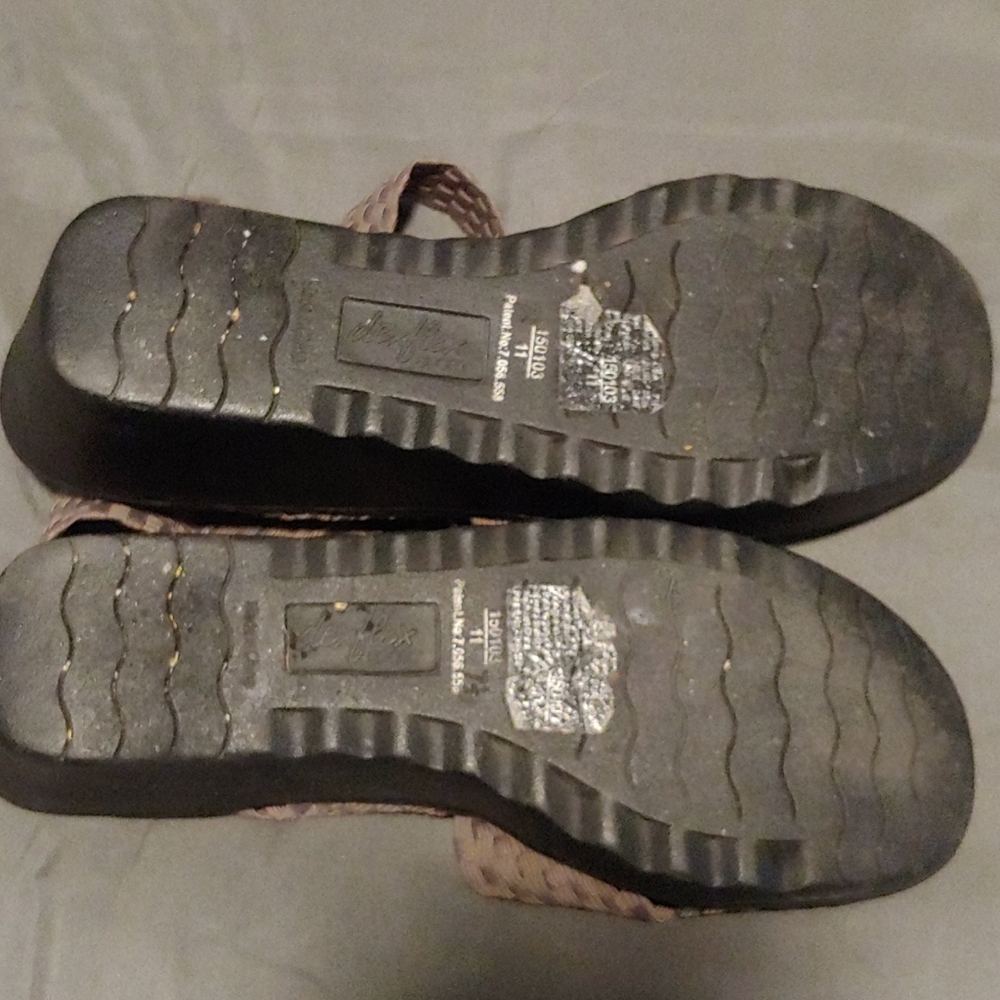 Sandals - Picture 2 of 3